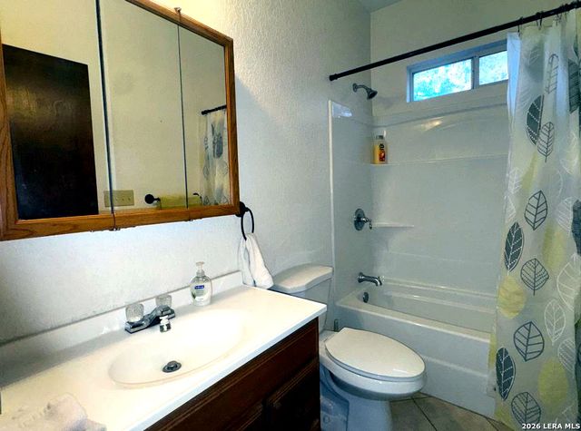 714 Houston, Pleasanton, TX 78064