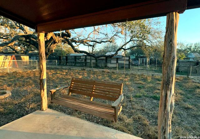 714 Houston, Pleasanton, TX 78064