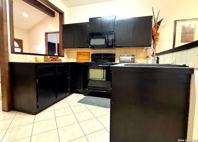 714 Houston, Pleasanton, TX 78064