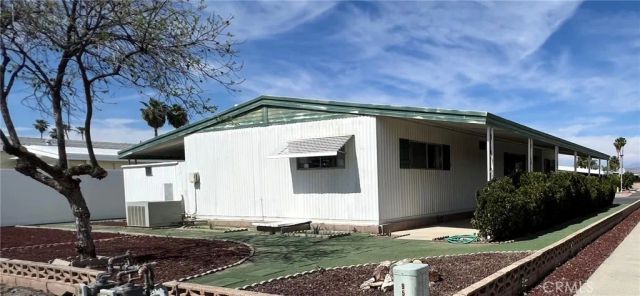 1111 W Johnston Avenue, Hemet, CA 92543