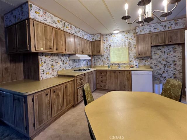 1111 W Johnston Avenue, Hemet, CA 92543