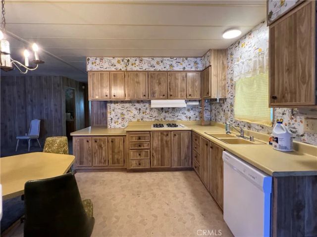 1111 W Johnston Avenue, Hemet, CA 92543