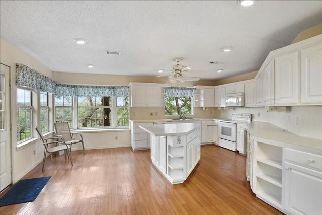 24900 Pedernales Canyon TRL, Spicewood, TX 78669