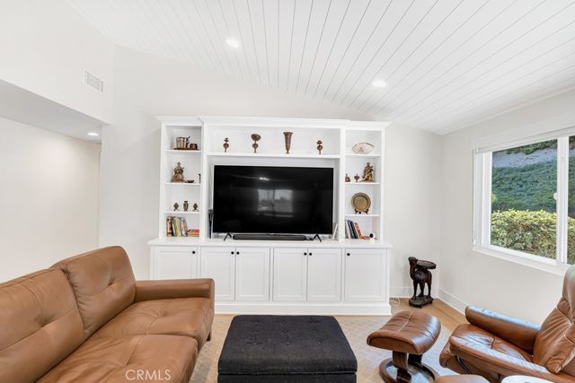 20509 Rhoda, Woodland Hills, CA 91367