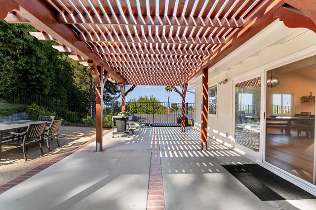 20509 Rhoda, Woodland Hills, CA 91367