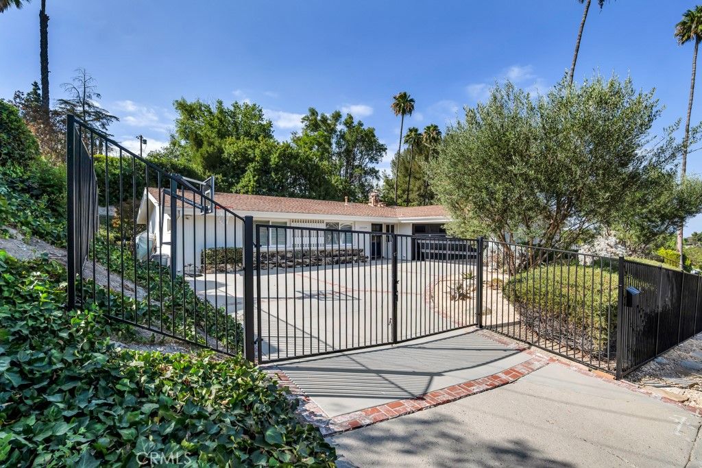20509 Rhoda, Woodland Hills, CA 91367