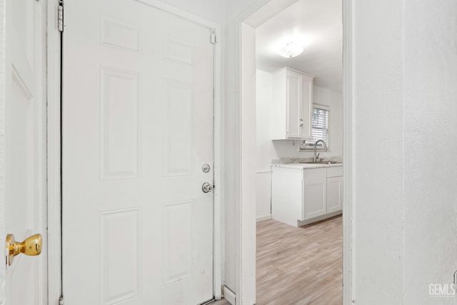 3130 16th Street, Bakersfield, CA 93301