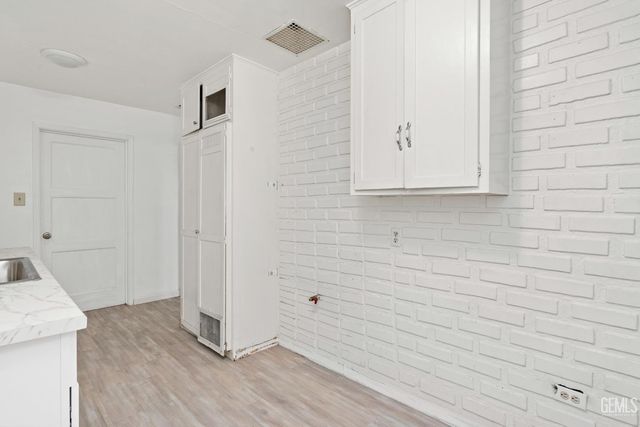 3130 16th Street, Bakersfield, CA 93301