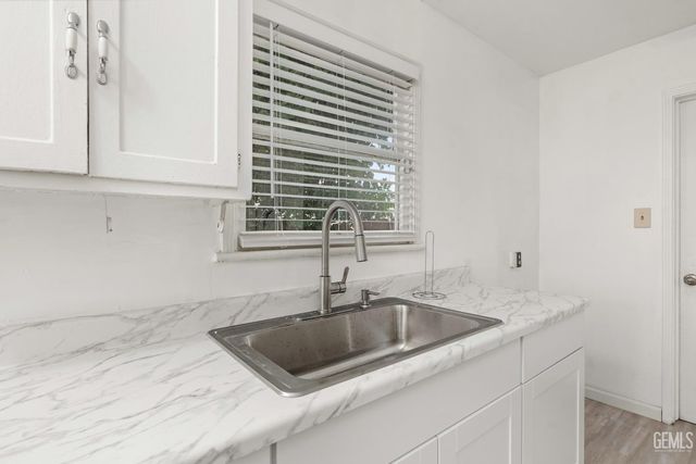 3130 16th Street, Bakersfield, CA 93301