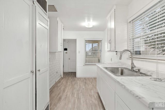 3130 16th Street, Bakersfield, CA 93301