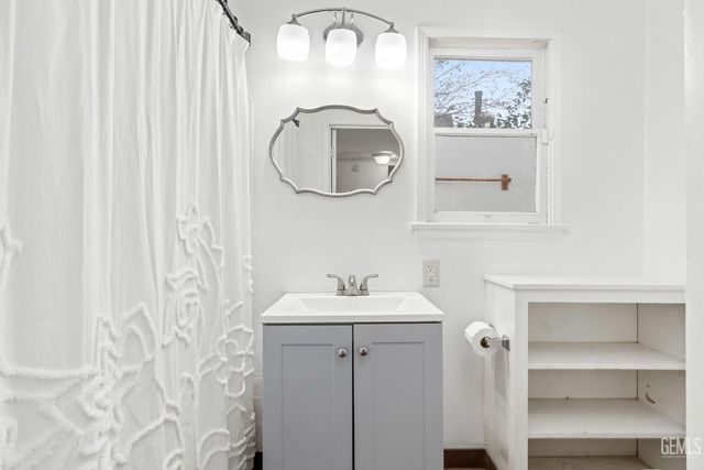 3130 16th Street, Bakersfield, CA 93301