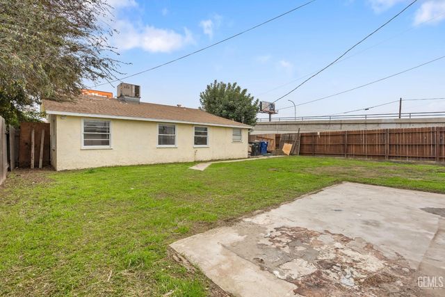 3130 16th Street, Bakersfield, CA 93301