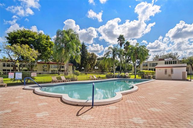 19 Abbey Ln 104, Delray Beach, FL 33446