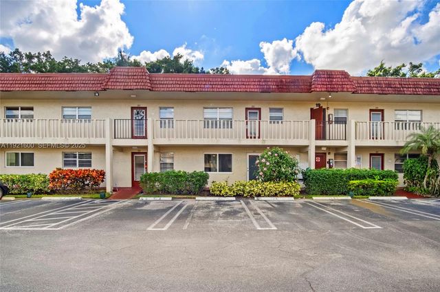 19 Abbey Ln 104, Delray Beach, FL 33446