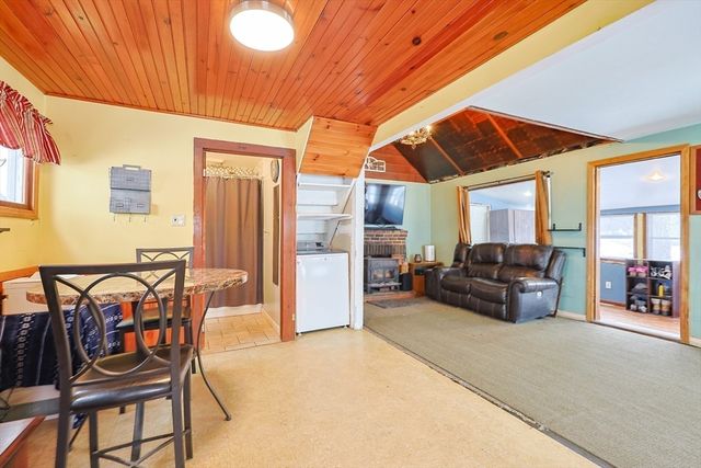 20 Litchfield Ave, Norfolk, MA 02056