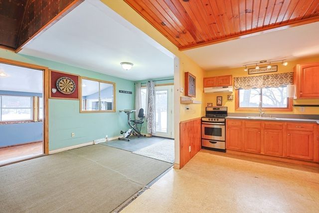 20 Litchfield Ave, Norfolk, MA 02056