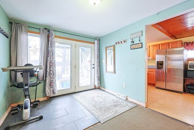 20 Litchfield Ave, Norfolk, MA 02056