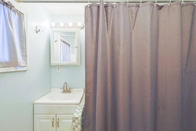 20 Litchfield Ave, Norfolk, MA 02056