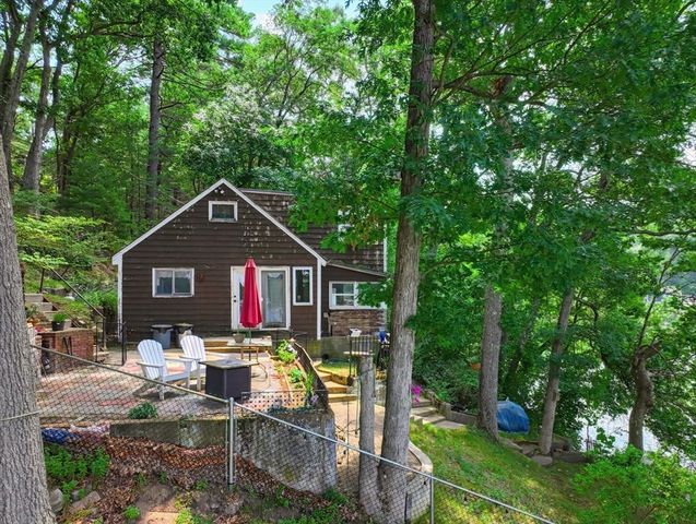 20 Litchfield Ave, Norfolk, MA 02056