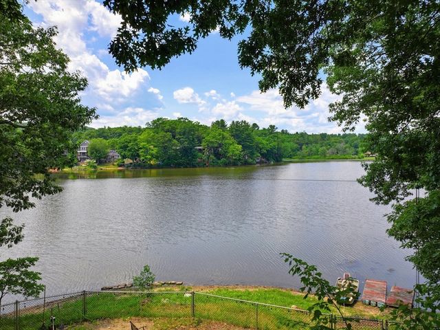 20 Litchfield Ave, Norfolk, MA 02056