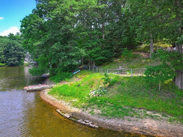 20 Litchfield Ave, Norfolk, MA 02056