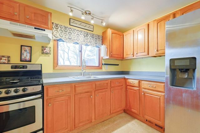20 Litchfield Ave, Norfolk, MA 02056