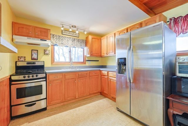 20 Litchfield Ave, Norfolk, MA 02056