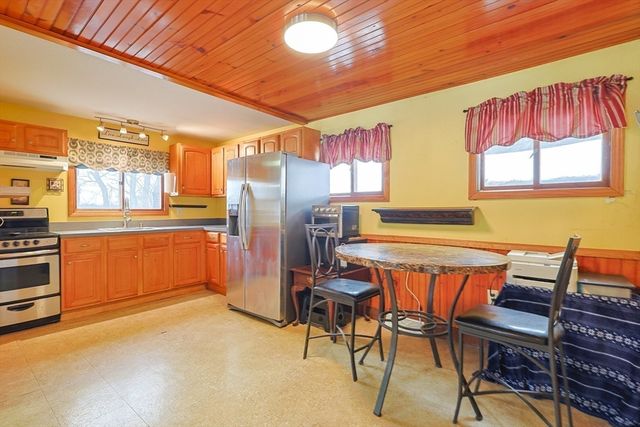 20 Litchfield Ave, Norfolk, MA 02056