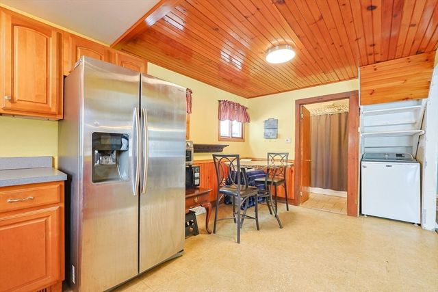 20 Litchfield Ave, Norfolk, MA 02056