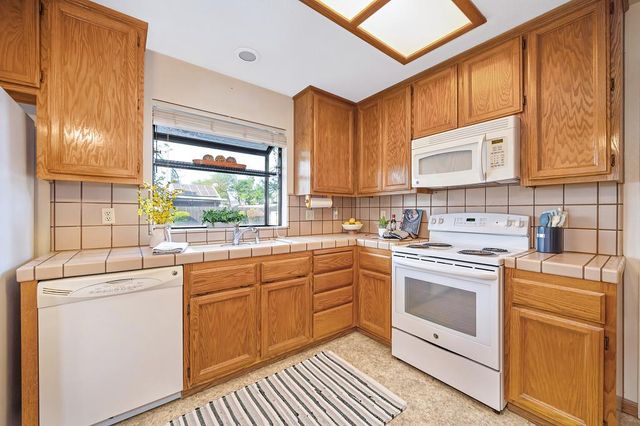 595 R St, Lincoln, CA 95648