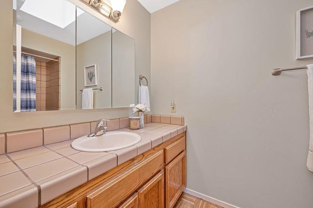 595 R St, Lincoln, CA 95648