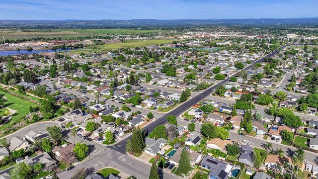 595 R St, Lincoln, CA 95648