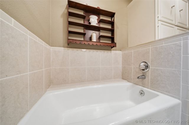 6027 E 79th Street, Tulsa, OK 74136