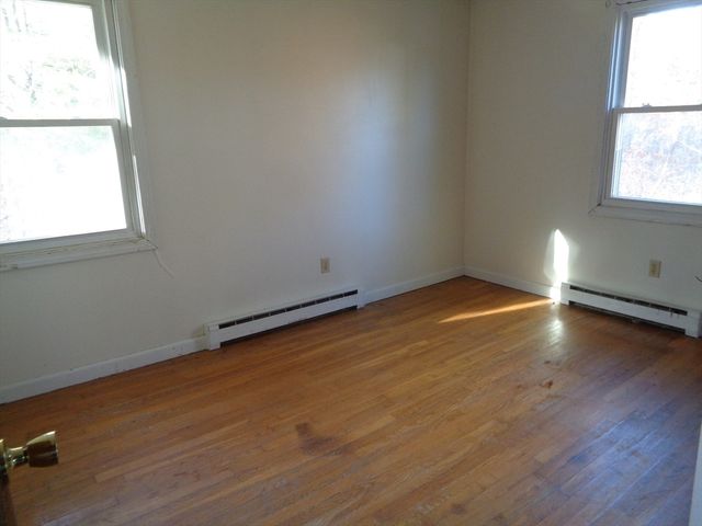 20 Marc Ave, Southbridge, MA 01550