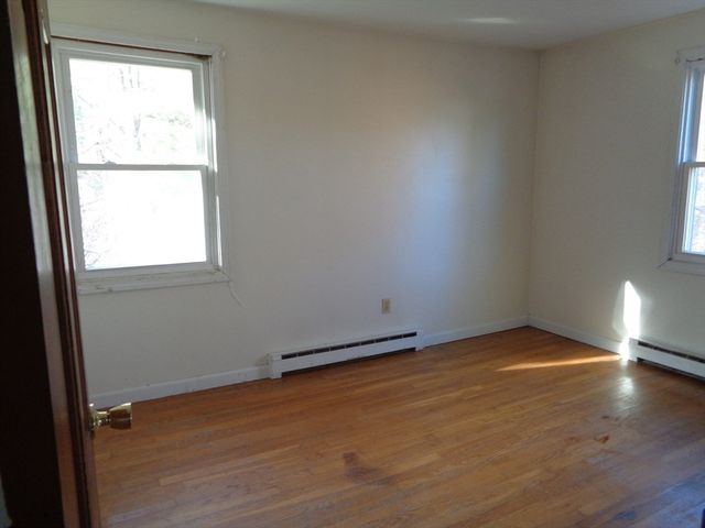 20 Marc Ave, Southbridge, MA 01550