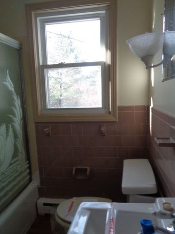 20 Marc Ave, Southbridge, MA 01550