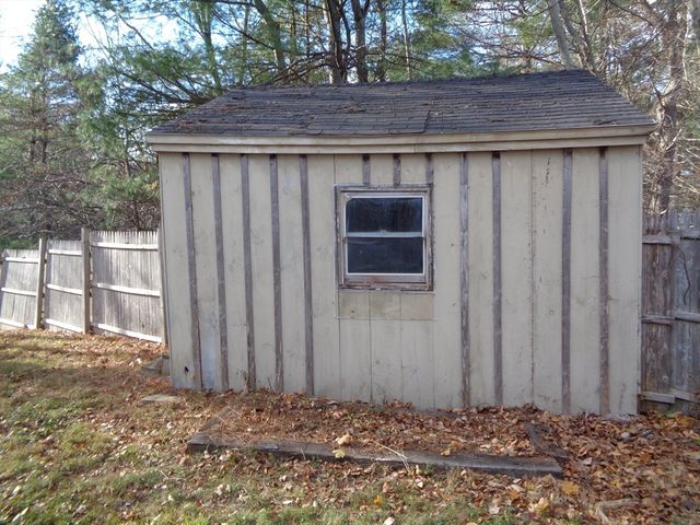 20 Marc Ave, Southbridge, MA 01550