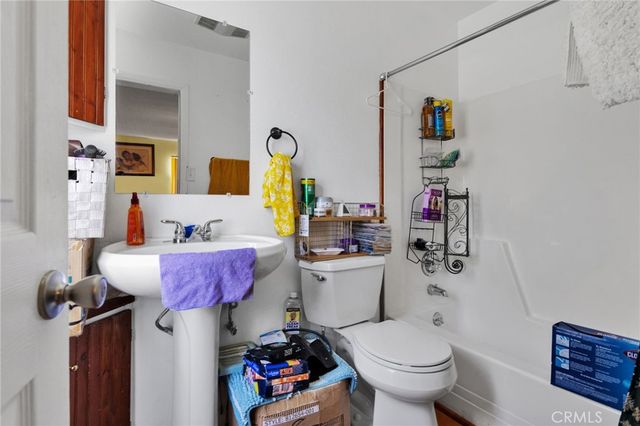 858 Coral Avenue, Hemet, CA 92543