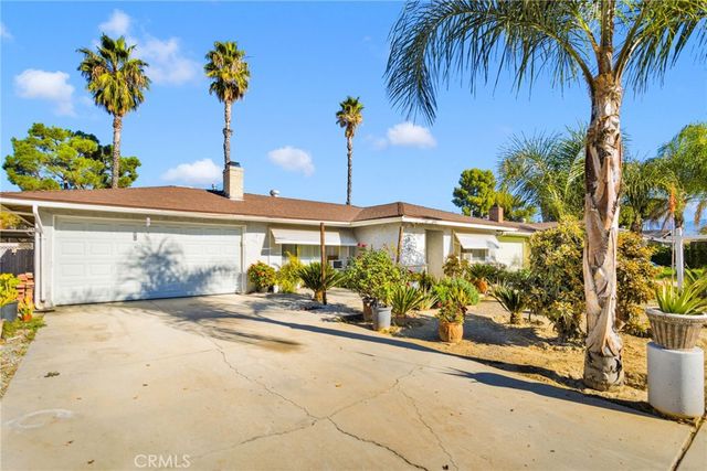 858 Coral Avenue, Hemet, CA 92543