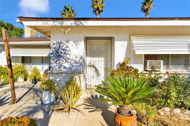 858 Coral Avenue, Hemet, CA 92543