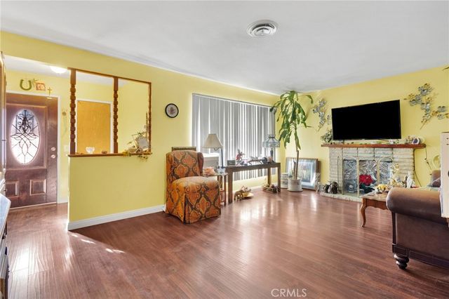 858 Coral Avenue, Hemet, CA 92543