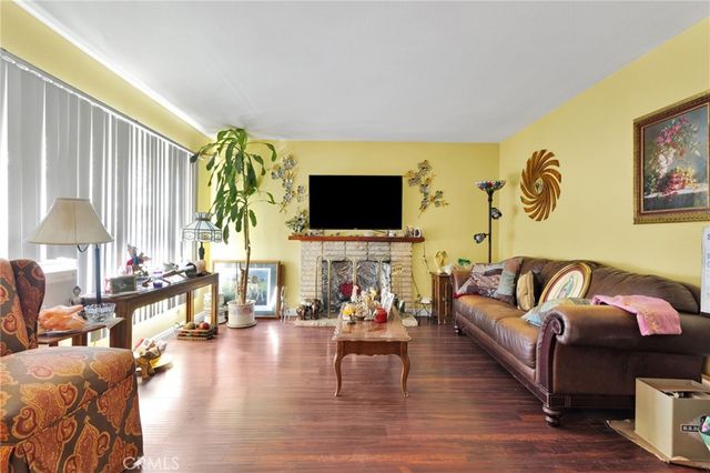 858 Coral Avenue, Hemet, CA 92543