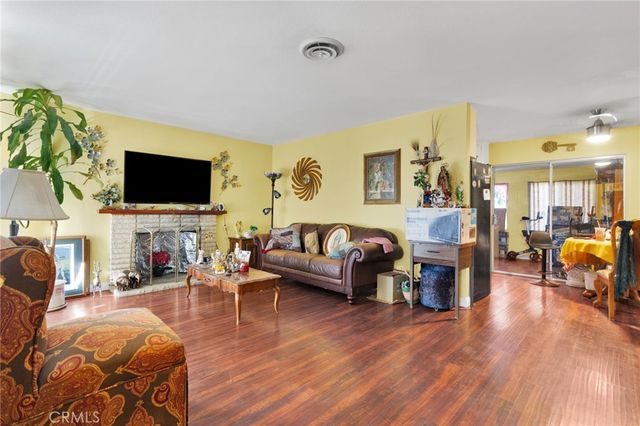 858 Coral Avenue, Hemet, CA 92543