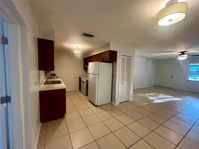705 BAYOU AVENUE, Tarpon Springs, FL 34689