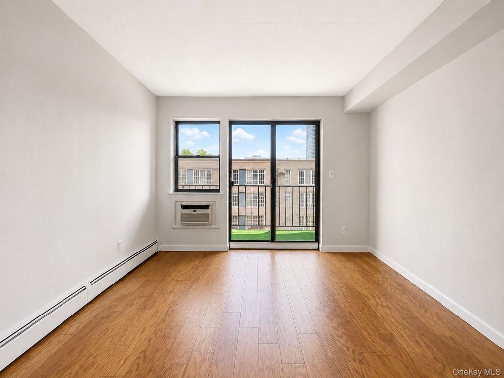 13935 35th Avenue 4B, Flushing, NY 11354 — photo 2