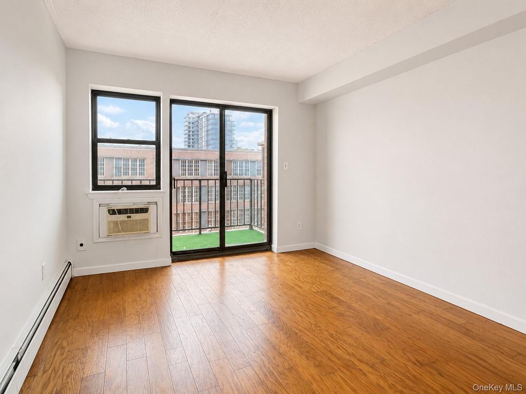 13935 35th Avenue 4B, Flushing, NY 11354 — photo 3
