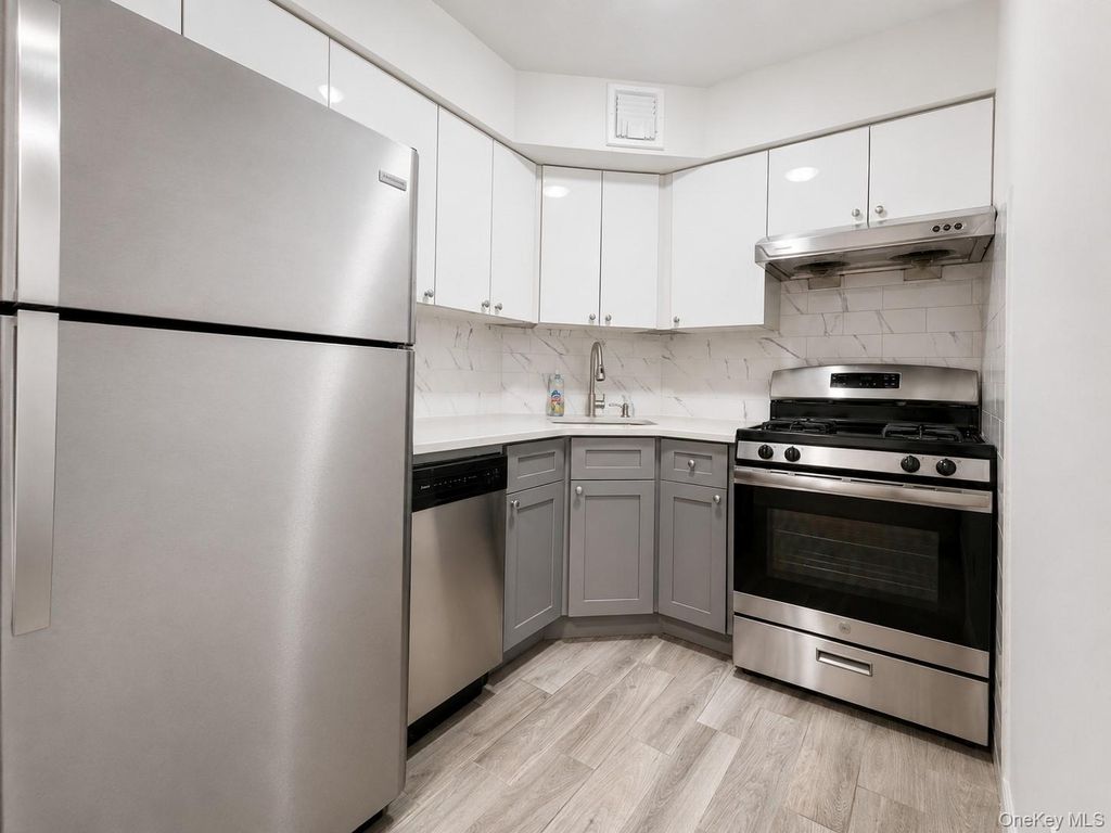 13935 35th Avenue 4B, Flushing, NY 11354 — photo 4