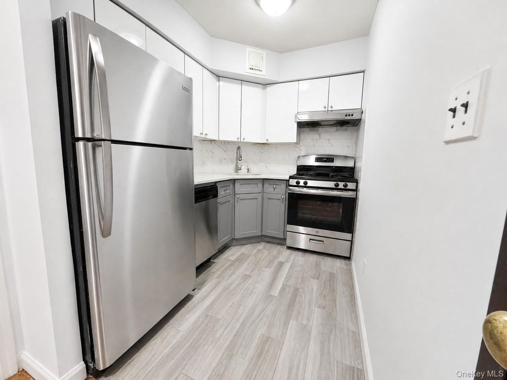 13935 35th Avenue 4B, Flushing, NY 11354 — photo 5