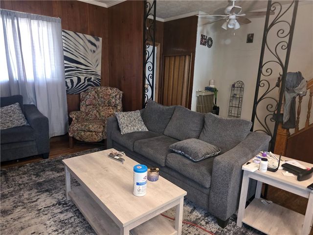 517 Margaret St, Mt Oliver, PA 15210