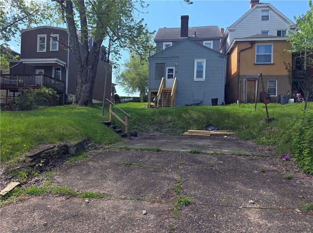 517 Margaret St, Mt Oliver, PA 15210